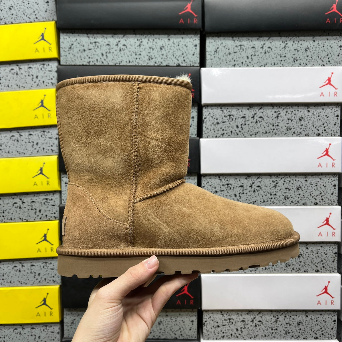 UGG Classic Short Boots – Chestnut