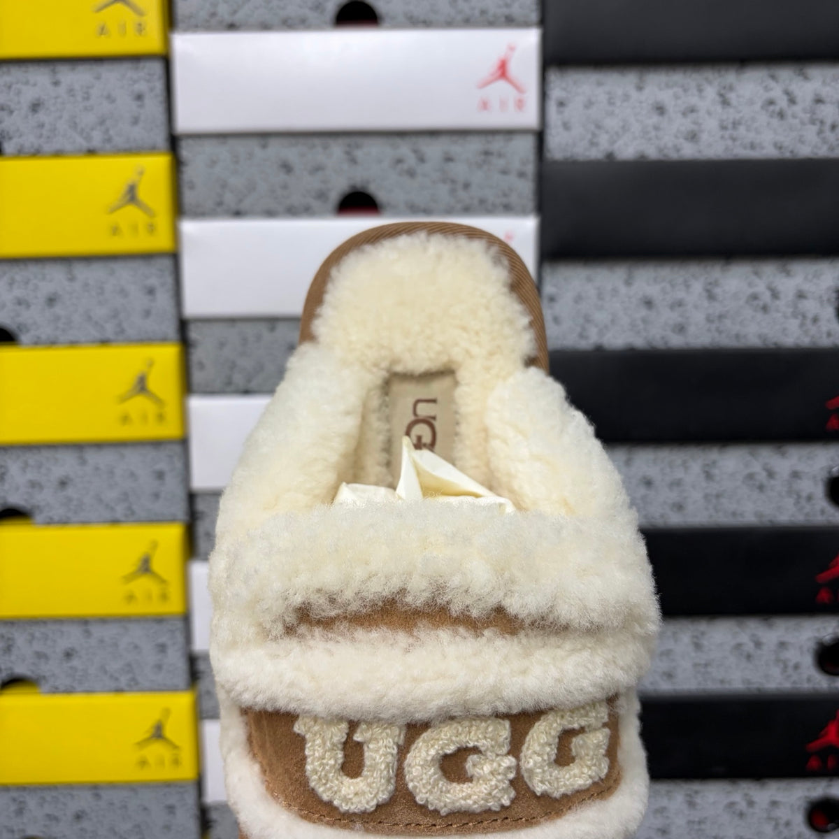 UGG Embroidered Mule Slippers – Chestnut | 5095