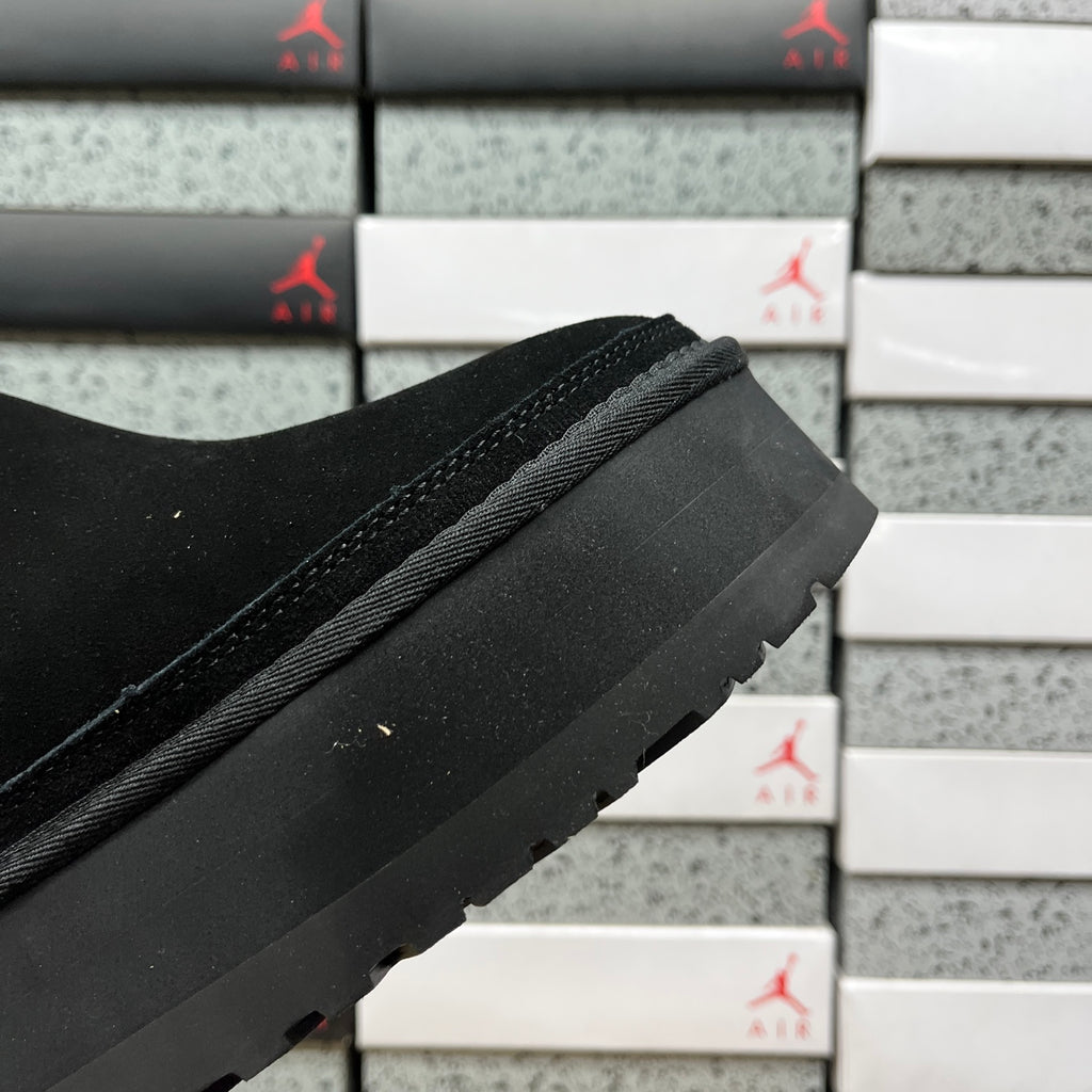 UGG Platform Chelsea Boots – Black