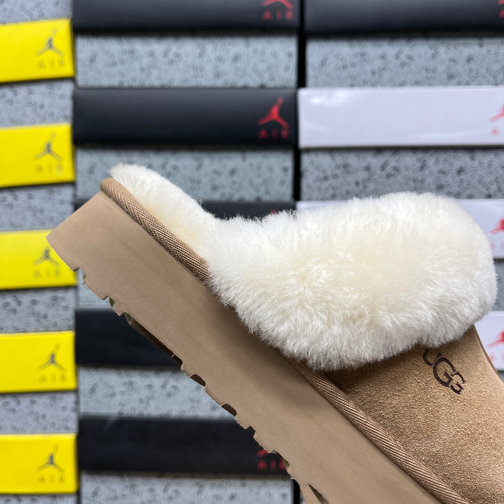UGG Platform Slippers – Chestnut & Cream