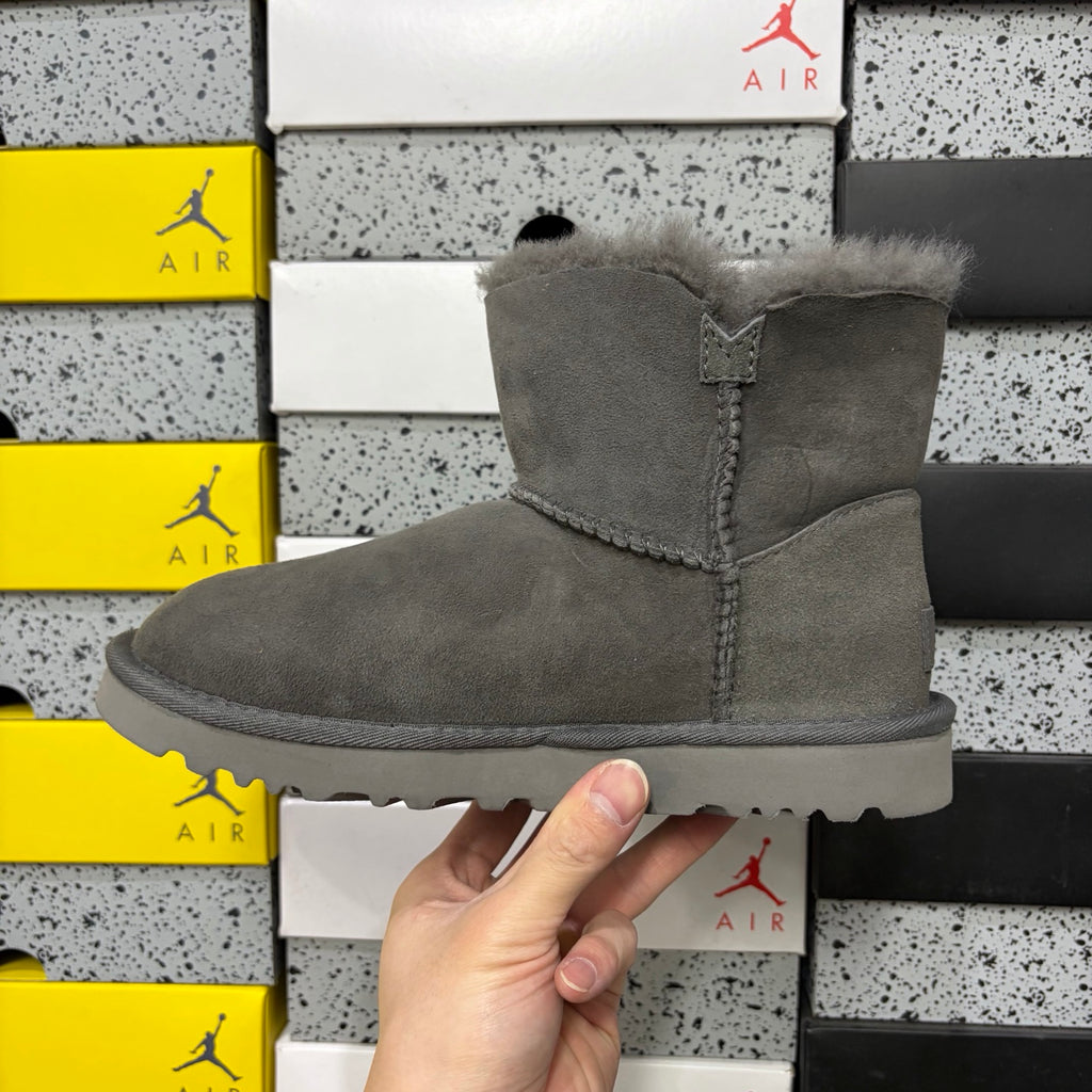 UGG Button-Detail Short Boots – Gray